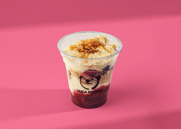 კრემის ჭიქა ხილით